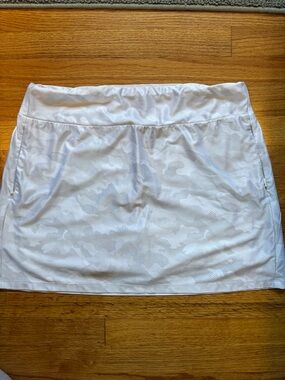 Golf/tennis RBX White Athletic Skort with Subtle Camo Print